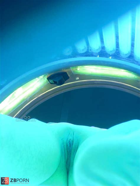 Espiando A Todas Las Conchas En El Solarium ZB Porn