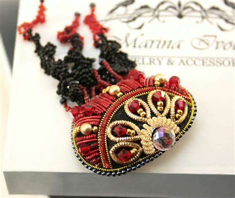 Брошь "медуза" выполненная в смешаной технике. | Брошь, Бисер, Кристаллы