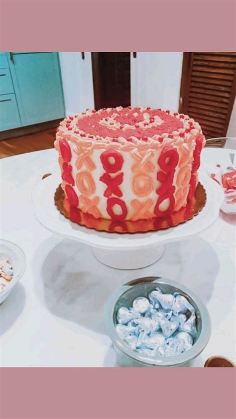 Preppy birthday cake inspo in 2022 | Birthday cakes for teens, Cute