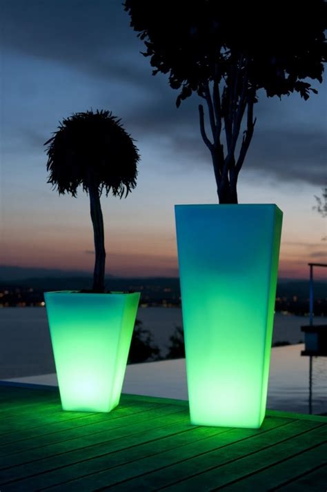 Illuminated Planters That You Would Like To Have It In Your Outdoor