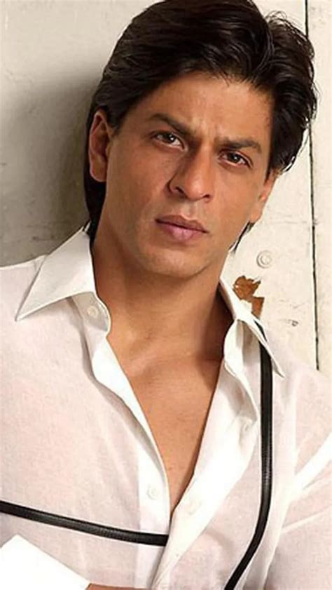 Shah Rukh Khan Turns 58 Today Thousands Of Fans Gather To Celebrate At