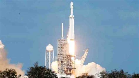 Spacex S Falcon Heavy Rocket Took Off From Cape Canaveral Florida And