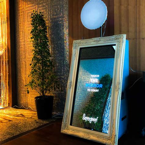 Magic Mirror Wedding Photo Booth Instantlysg Photo Booth Specialist