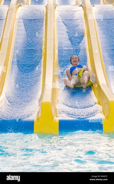 Aquapark bikini Fotos und Bildmaterial in hoher Auflösung Seite Alamy