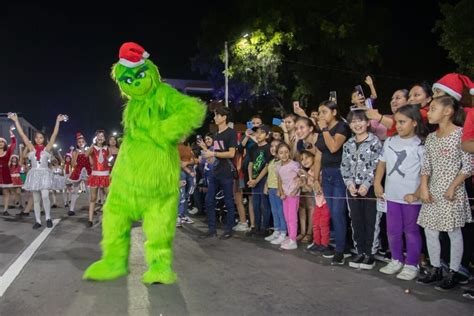 Una Noche Llena De Magia Impresionante Desfile Navide O De Kuroda En