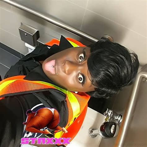 Seductive Amateur Girls Posing In Sexy Lingerie Photos