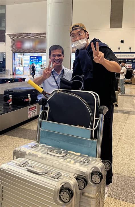 Hot Lisa Blackpink N Vi T Nam C Ng Ch H I Mua S M Sau Khi D Sinh Nh T B D Ng