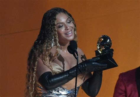 Beyonce Becomes First Black Woman To Helm Top Country Songs Chart