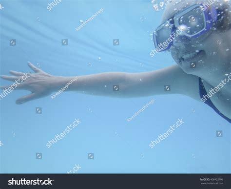 Mature Woman Underwater Bubbles Images Stock Photos D Objects Vectors Shutterstock