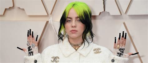 Billie Eilish and the Viral Photo: A Critical Analysis - 7dvzl2b