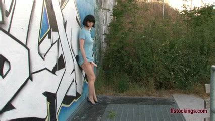 Mature Lady Flashing Her Strap On XXX FemeFun