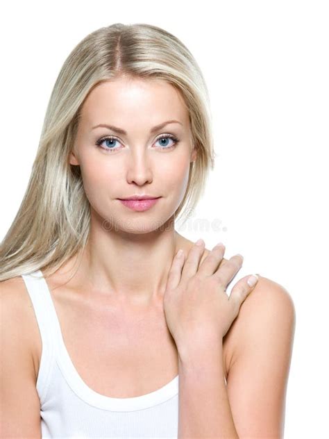 Belle Femme Blonde Avec De Longs Cheveux Onduleux Image Stock Image Du Fond Charme