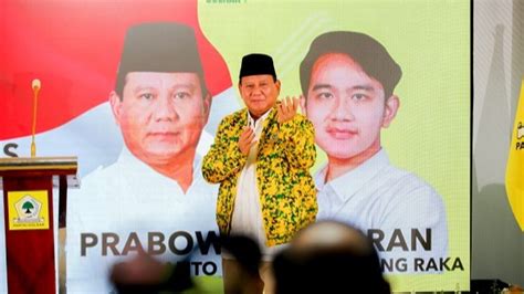 Selalu Setia Mendampingi Prabowo Subianto Inilah Profil Ajudan Ganteng