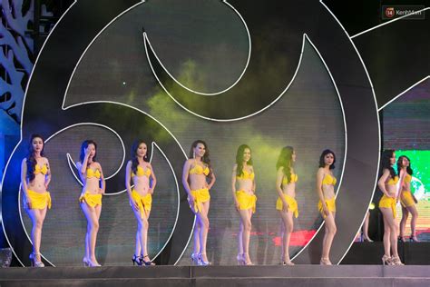 Th Sinh Hoa H U Bi N Catwalk X U Body G Y Th T V Ng Khi Tr Nh Di N Bikini