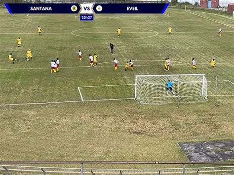 Foot Amateur Un Coup Franc Pleine Lucarne Un But Dans Un Angle Tr S Ferm Et Un Ciseau Bien