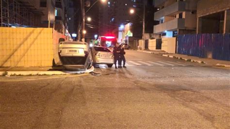 Acidente Carros Deixa Feridos Em Cruzamento De Vila Velha Es