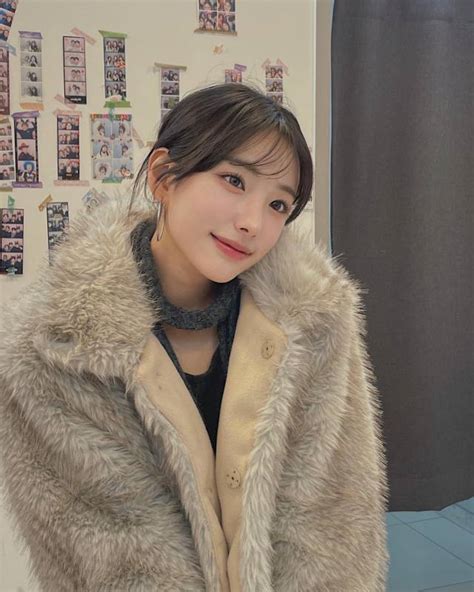 Jeong Semi A Sweet Cutie Ig Chungsemi Jeong Semi Brunette Asian Beauty Sweet Cutie The Cutie