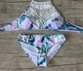 Fashion Pink Green Leaf Print High Neck Halter Back Knot White Weave Hollow Two Piece Bikini