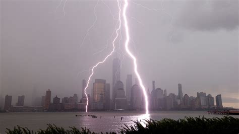 Nyc Sees Stunning Lightning From Thunderstorms Flash Floods In