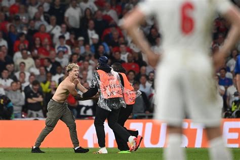 Hot boy 6 múi làm loạn chung kết Euro 2020 Profile cũng ra gì phết có nhất thiết phải chơi