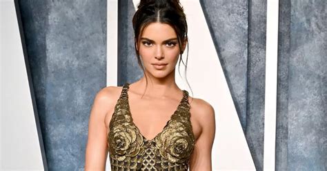 Kendall Jenner Strips Down To Tiny String Bikini For Sizzling Bathroom Snap Daily Star