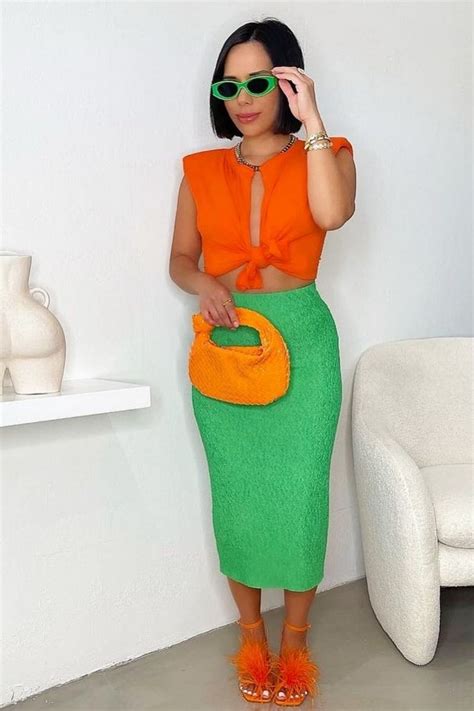 30 Stylish Green Skirt Outfits For Every Occasion From Brunch To