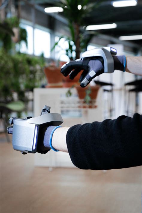 At CES 2021, These Haptic Gloves Could Change Virtual Reality Training