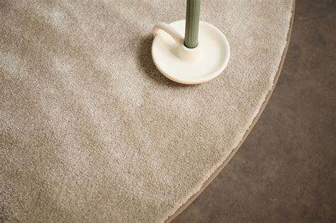 Tapis rond doux Hypnose beige nude Galon beige foncé