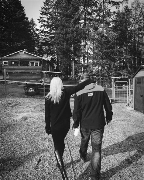 Bom sex Pamela Anderson chia tay người chồng thứ