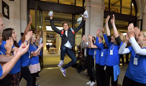 Apple looks to boost iPhone sales in stores with new pre-paid & month