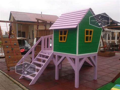 Детская деревянная горка с домиком для игр
