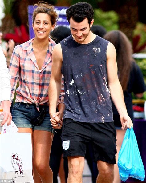 Kevin Jonas Posts Picture Of Wife Danielle In Revealing Bikini Daily Mail Online