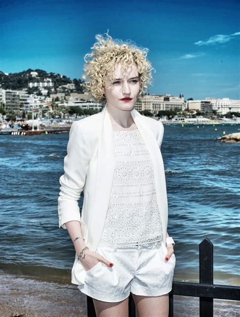 Hot And Sexy Julia Garner Photos ThBlog