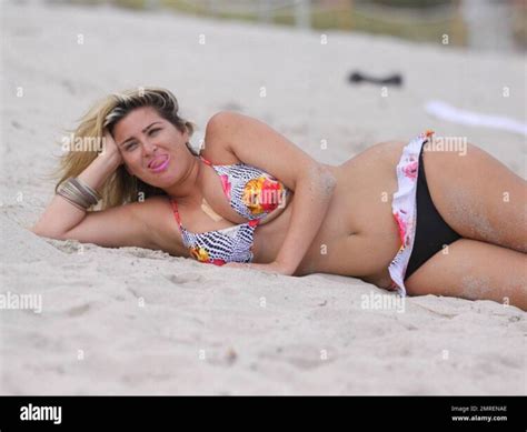 3 Hot Sexy Renae Largent Bikini Pics