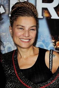 Elli Medeiros Discover The Net Worth Of The French Uruguayan Star