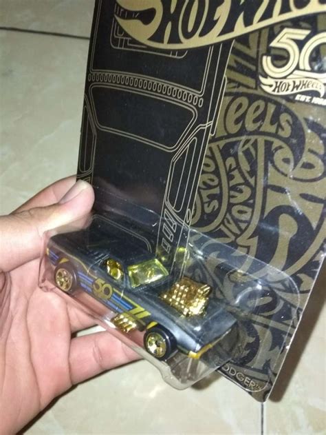 Promo HOTWHEELS HOT WHEELS RODGER DODGER BLACK AND GOLD EDISI