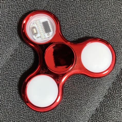 ハンドスピナー 光る 赤ちゃん 水道 民族 高級 よく回る キューブ 夜光 虹色 ライター 四角 LED :20220206:TRYDIO ...