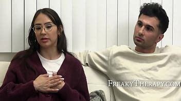 Therapist Fixes A Conservative Couple S Sex Life XNXX