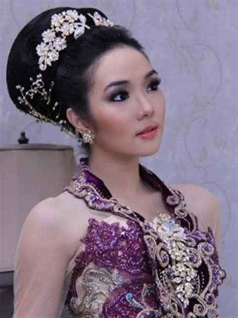 6 Transformasi Gisella Anastasia Dari Kecil Imut Hingga Jadi Hot Mama