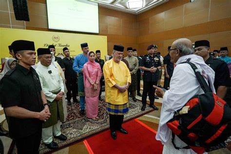 sultan ibrahim berkenan santuni bakal jemaah haji kosmo digital
