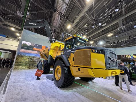 CES 2025: Here's John Deere's New Driverless Fleet - Tech