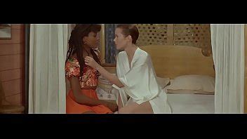 Sylvia Kristel y Radiah Frye Adiós Emmanuelle 1977 XVIDEOS