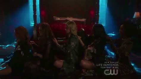 Riverdale 2x16 Cheryl And Toni Almost Kiss Youtube