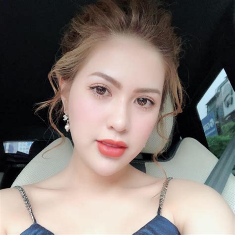 Bỏng mắt ngắm vợ hot girl vừa ly hôn Việt Anh sau 7 năm gắn bó