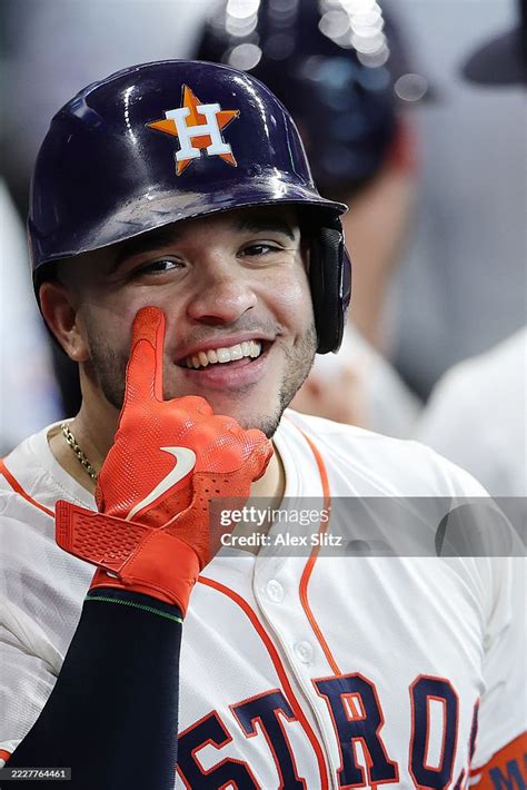 yainer diaz   houston astros gestures    run home