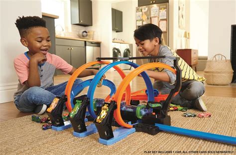 Hot Wheels Corkscrew Crash Track Set Canadian Tire