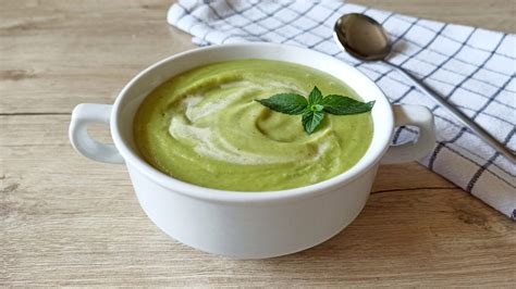 Pea And Mint Soup Healthy Dinner Recipe
