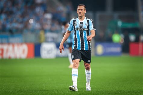 Lucas Leiva fala sobre nova posição no time do Grêmio