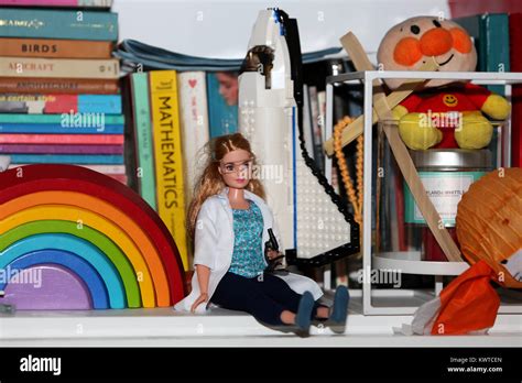 Wissenschaft Barbie Puppe Fotos Und Bildmaterial In Hoher Auflösung
