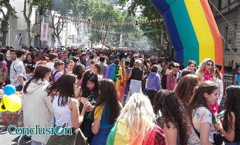 Unas Mil Personas Participaron De La Marcha Por El Orgullo Gay En Buenos Aires